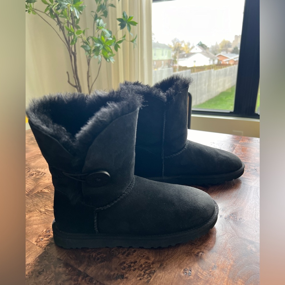 UGG Black Baily Button Boots 6 (7 fit)